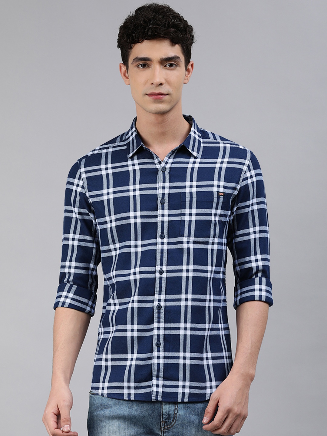 

SPYKAR Men Navy Blue & White Cotton Slim Fit Checked Casual Shirt