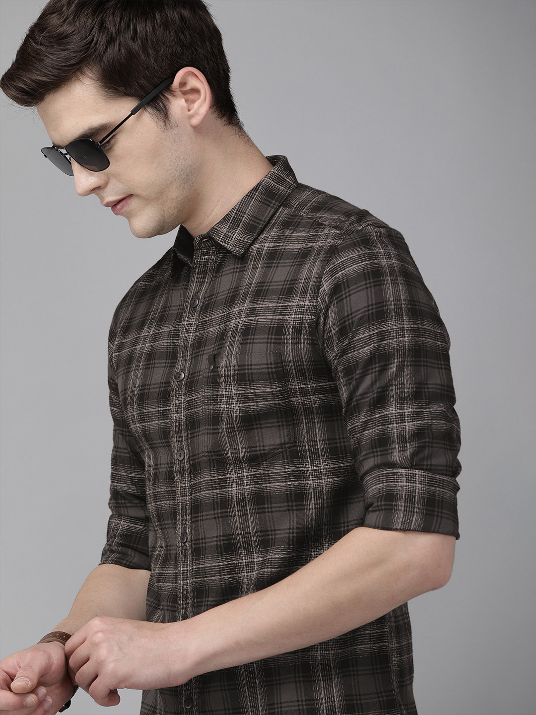

SPYKAR Men Grey Slim Fit Checked Casual Shirt