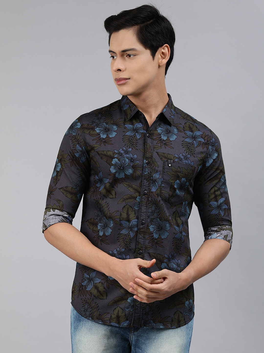 

SPYKAR Men Navy Blue Floral Printed Slim Fit Pure Cotton Casual Shirt