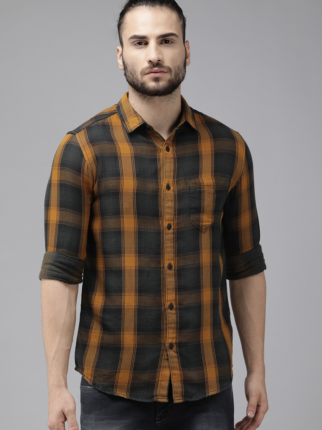 

SPYKAR Men Mustard Yellow & Navy Blue Slim Fit Checked Casual Shirt