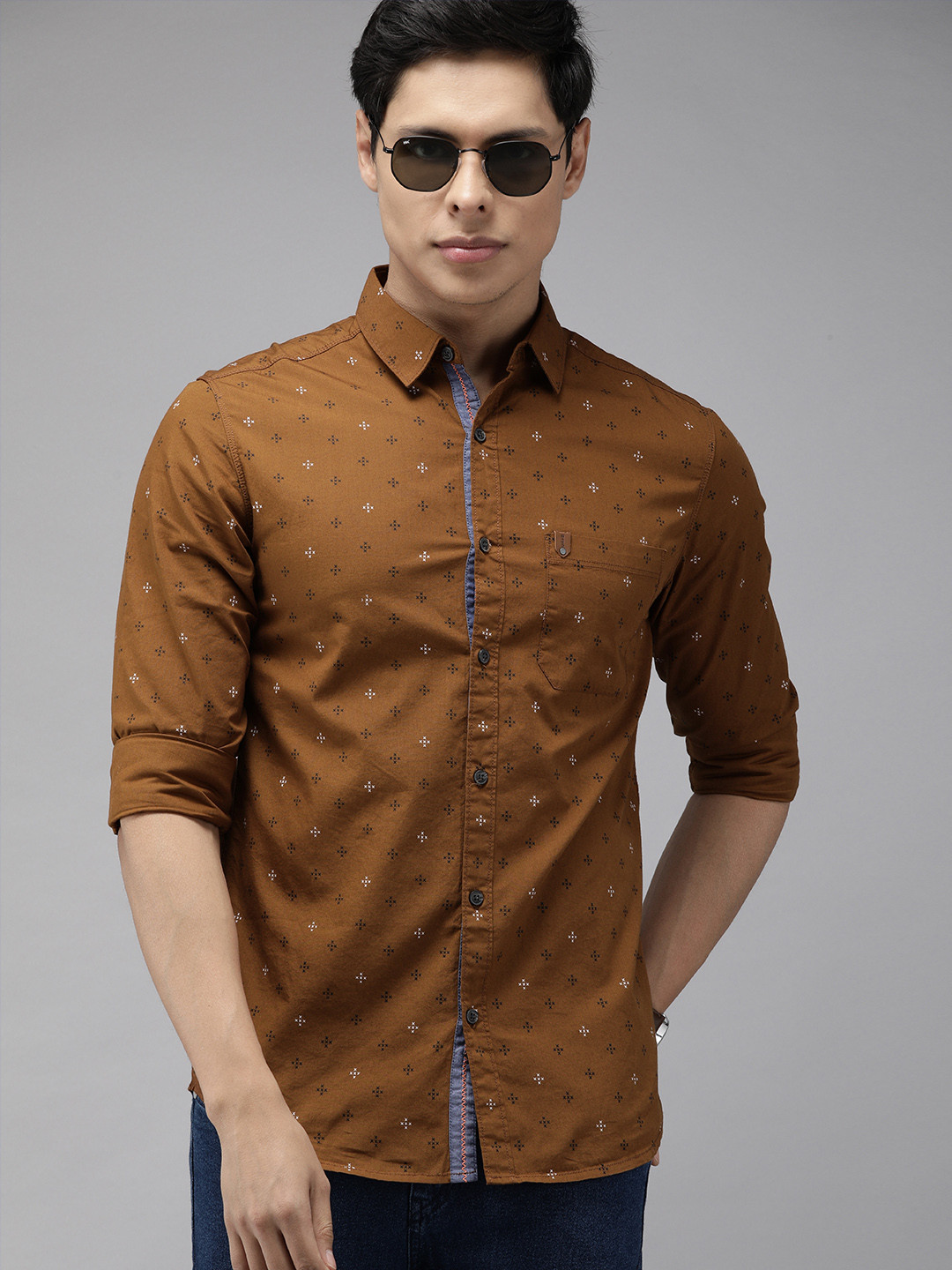 

SPYKAR Men Brown & White Slim Fit Opaque Printed Casual Shirt