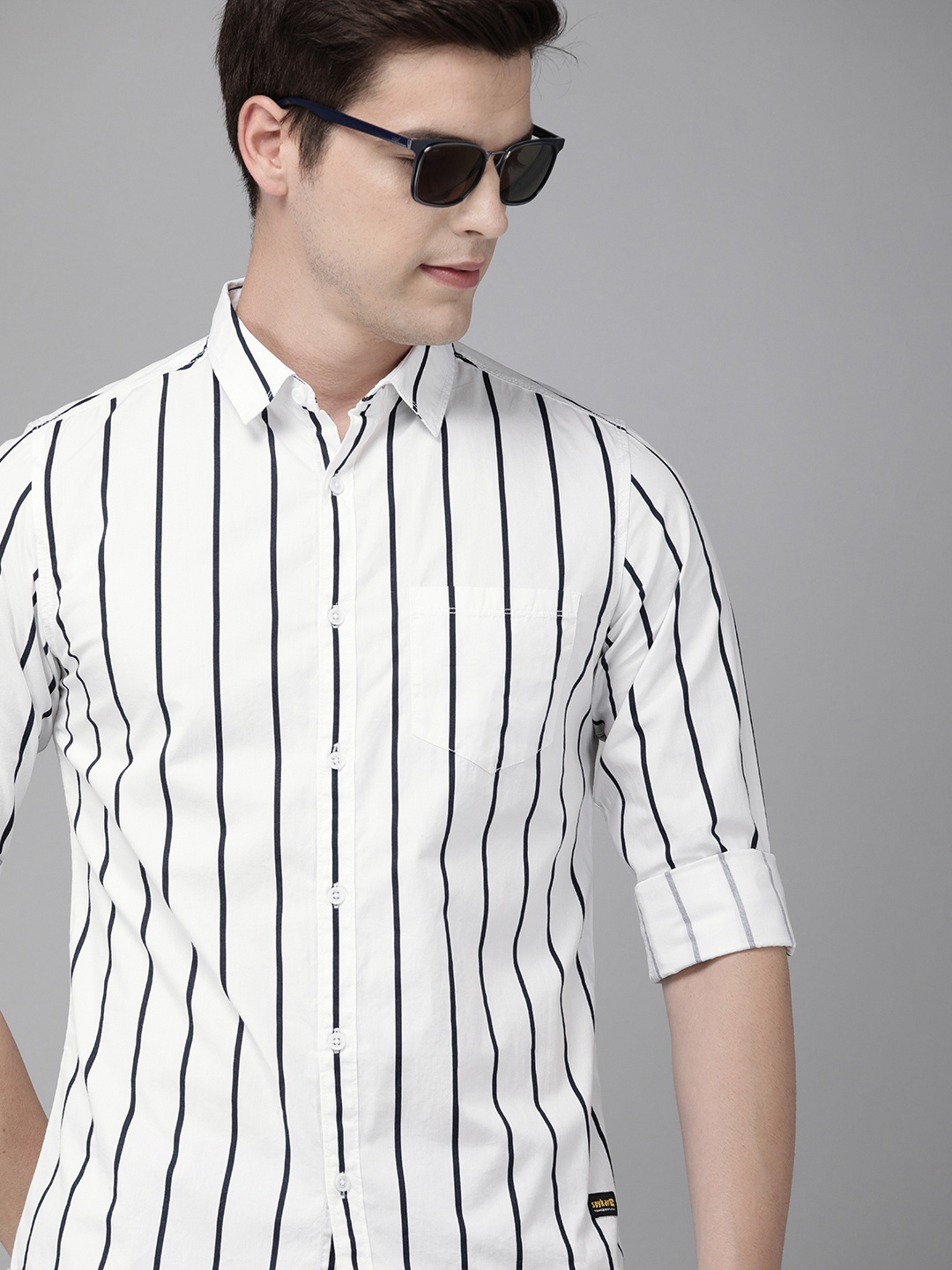 

SPYKAR Men White Slim Fit Striped Casual Shirt