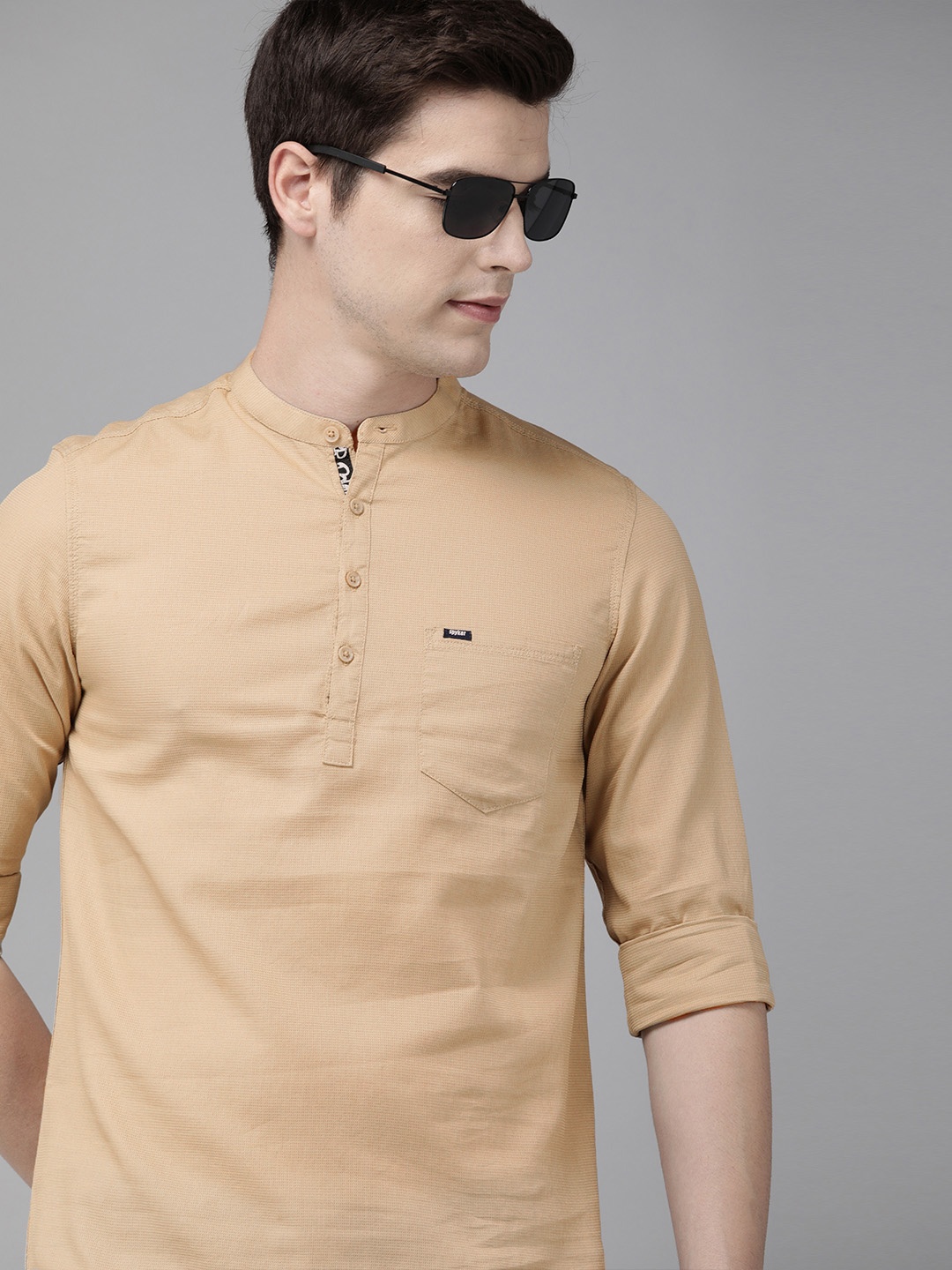 

SPYKAR Men Beige Solid Slim Fit Casual Shirt