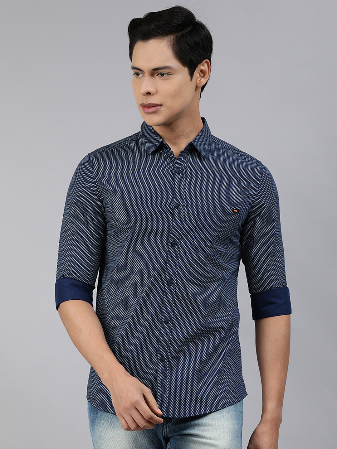 

SPYKAR Men Navy Blue & White Slim Fit Floral Printed Pure Cotton Casual Shirt