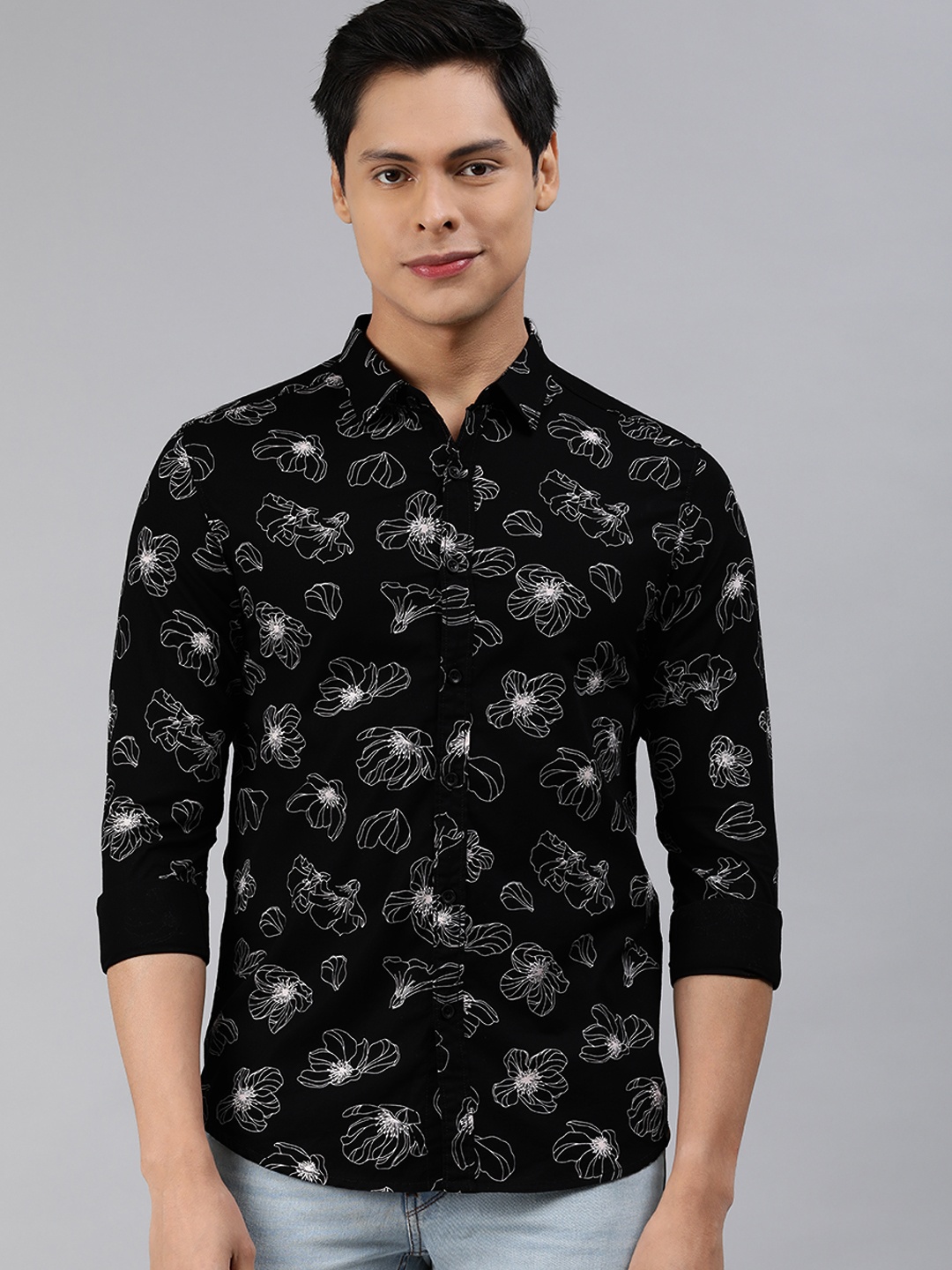 

SPYKAR Men Black & White Slim Fit Floral Printed Casual Shirt