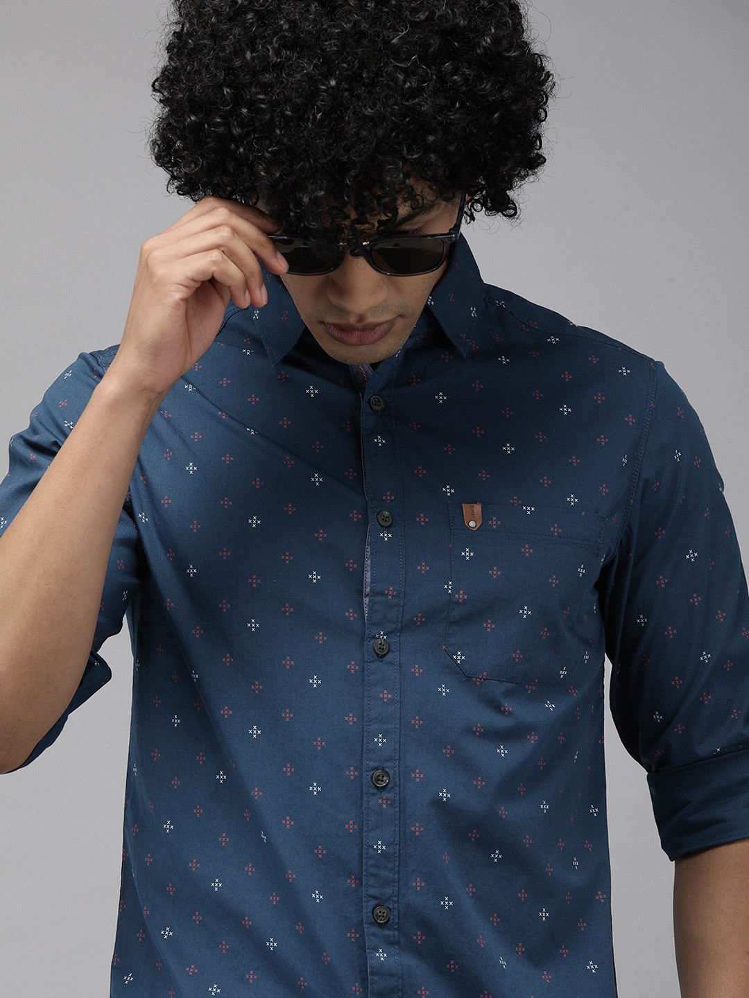 

SPYKAR Men Navy Blue & White Slim Fit Opaque Printed Casual Shirt