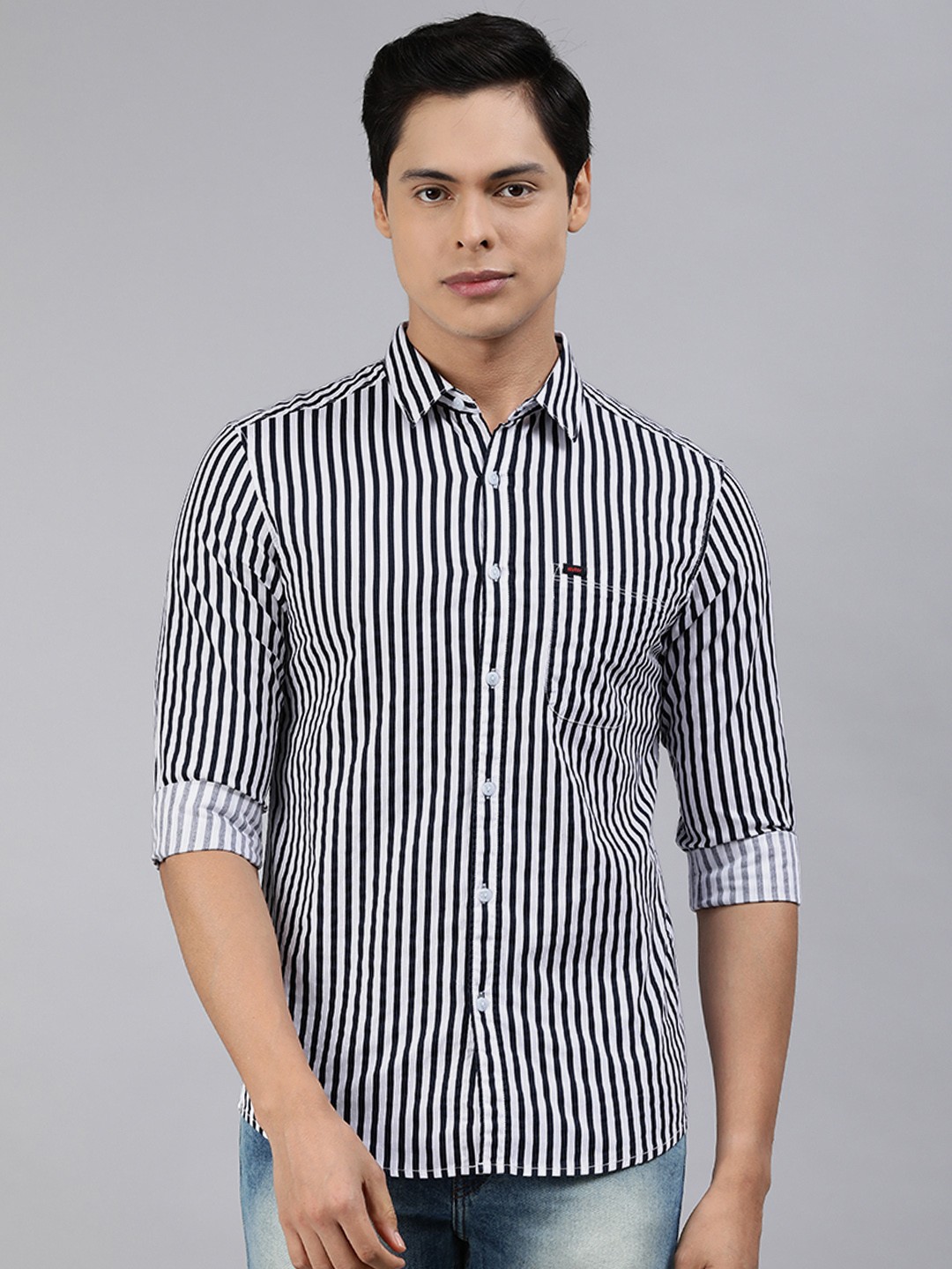 

SPYKAR Men Black & White Slim Fit Striped Pure Cotton Casual Shirt