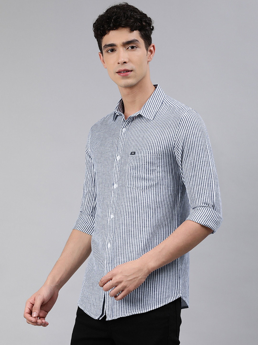 

SPYKAR Men Blue & White Slim Fit Striped Casual Shirt