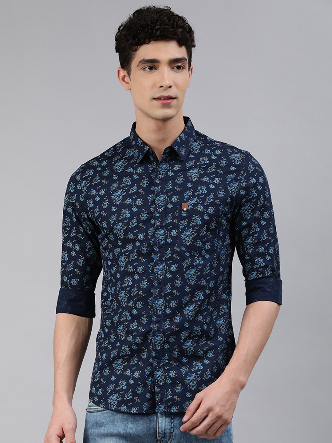 

SPYKAR Men Navy Blue & Green Slim Fit Floral Printed Casual Shirt