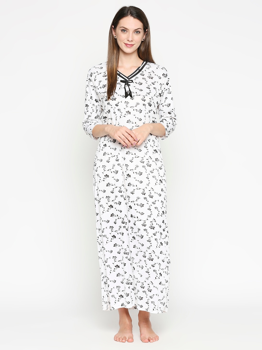 

Pretty Awesome White & Black Printed Nightdress