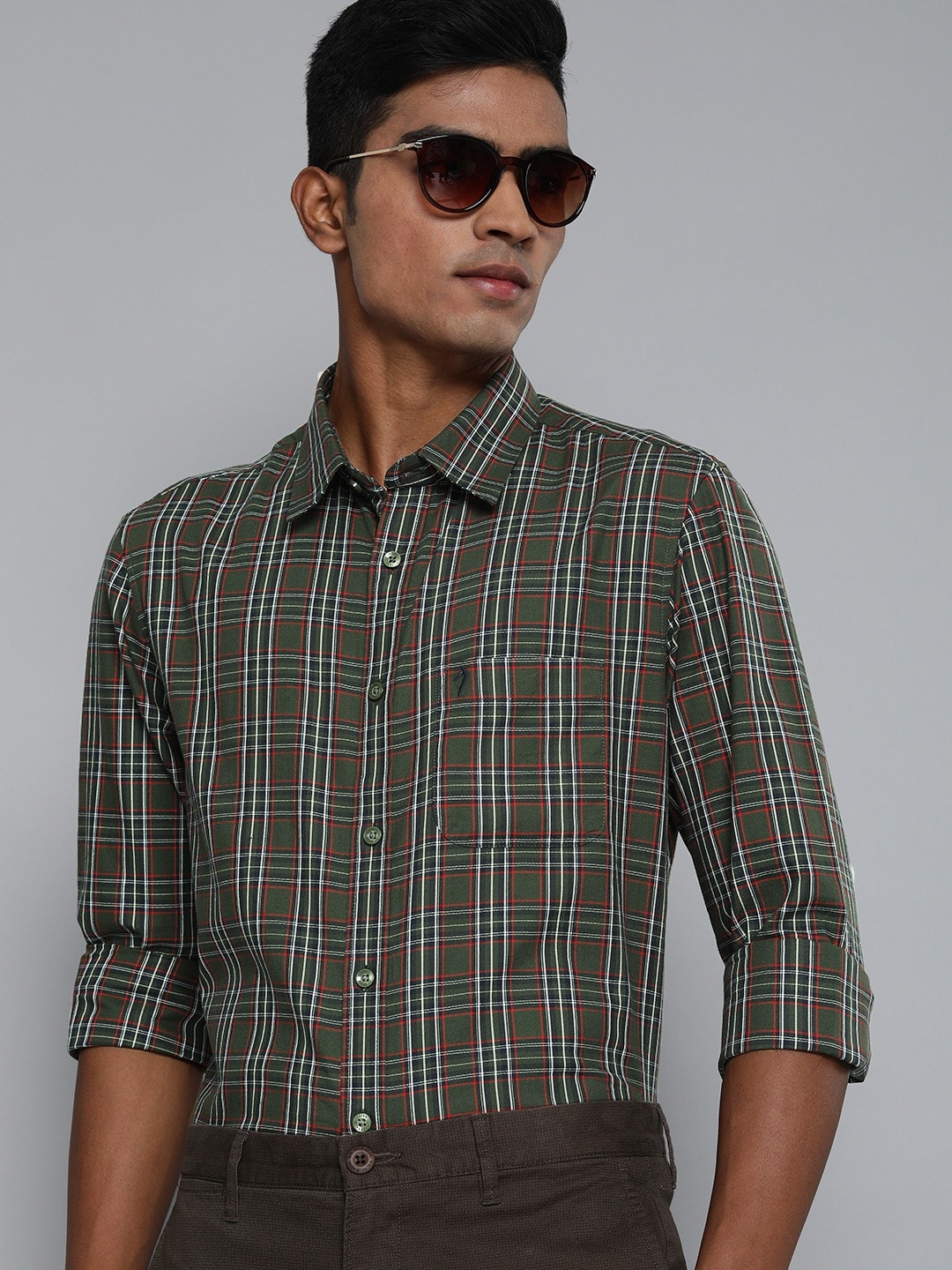 

Indian Terrain Men Olive Green & Navy Blue Slim Fit Tartan Checked Smart Casual Shirt