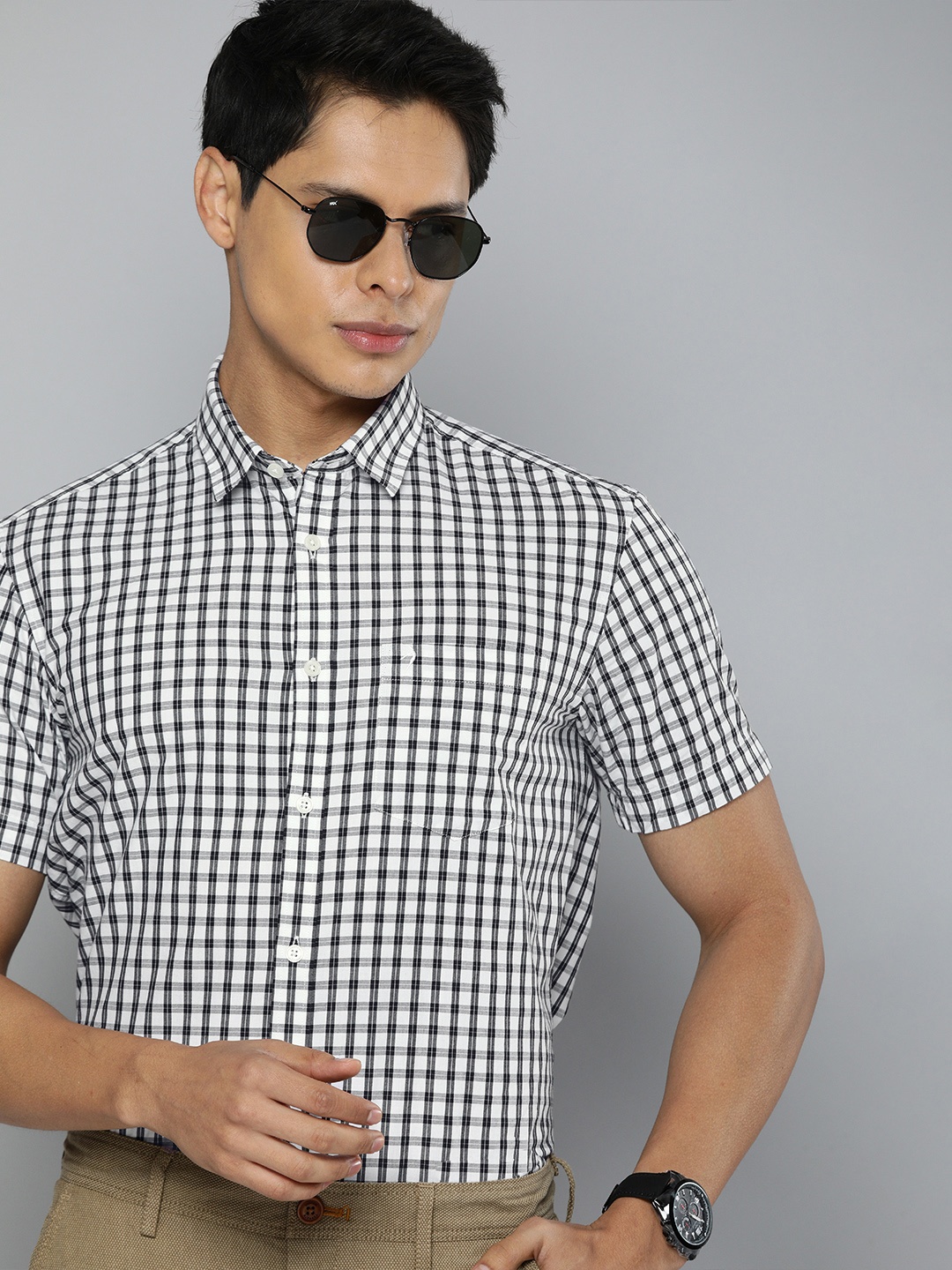 

Indian Terrain Men Black Slim Fit Checked Casual Shirt