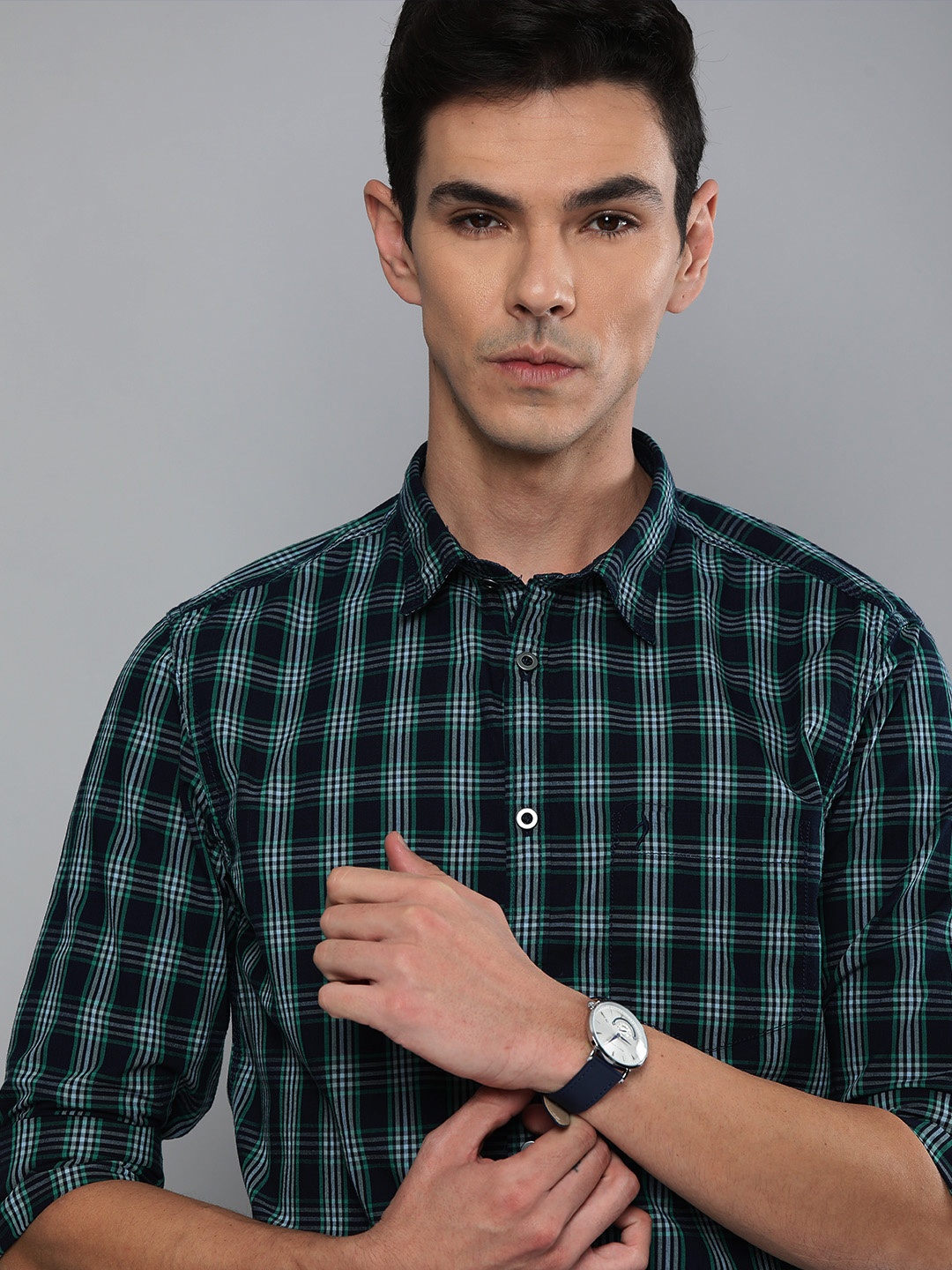 

Indian Terrain Men Blue Chiseled Fit Checked Smart Casual Shirt