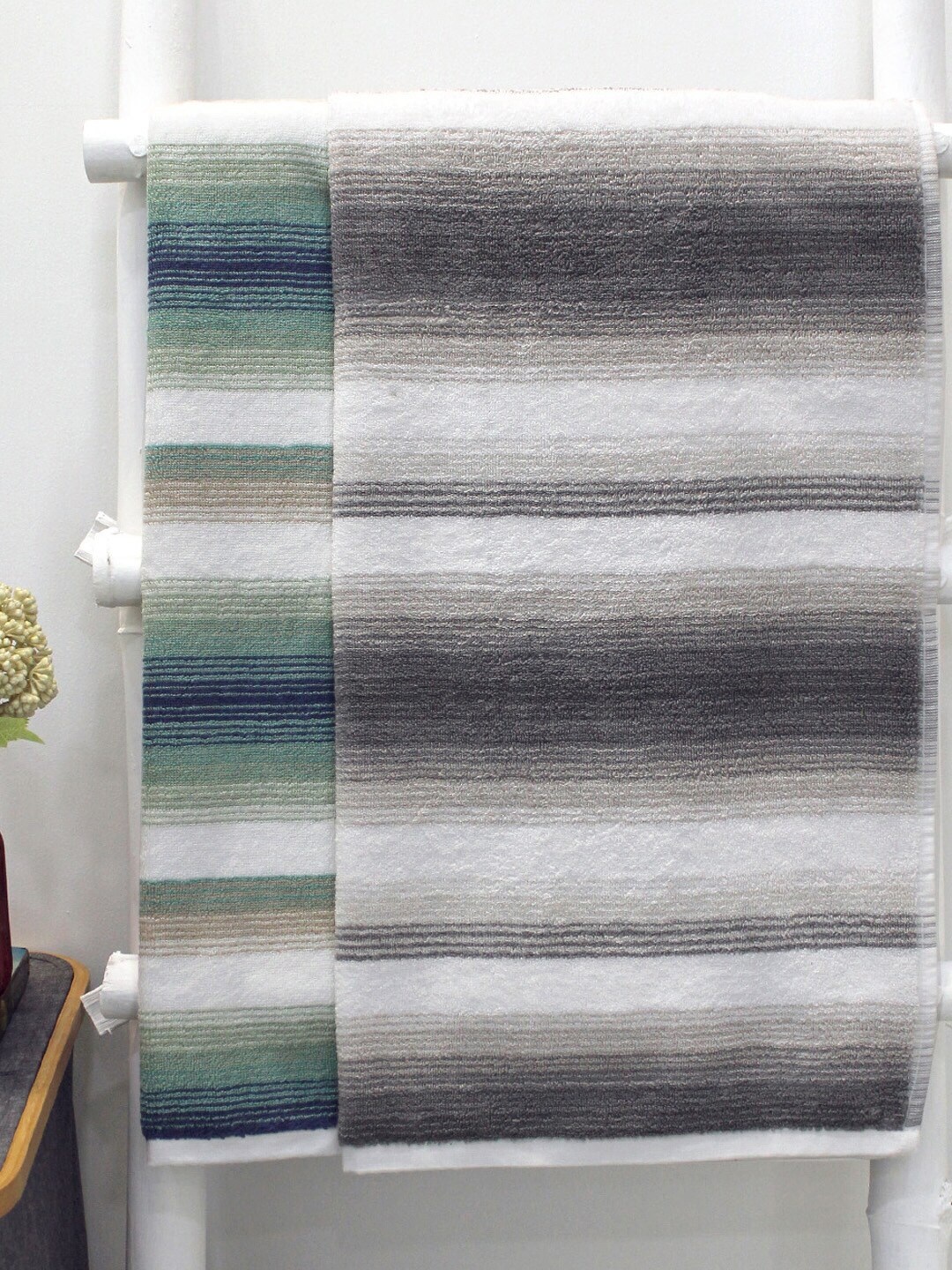 

AVI Living Green & Grey Set Of 2 Striped 600 GSM Cotton Bath Towels