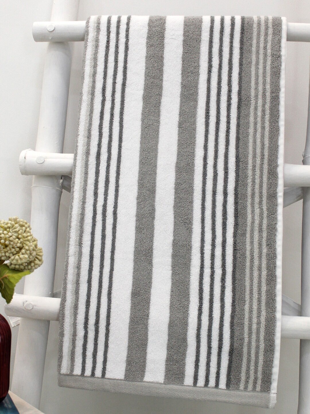 

AVI Living Grey & White Cotton Striped 550 GSM Bath Towel