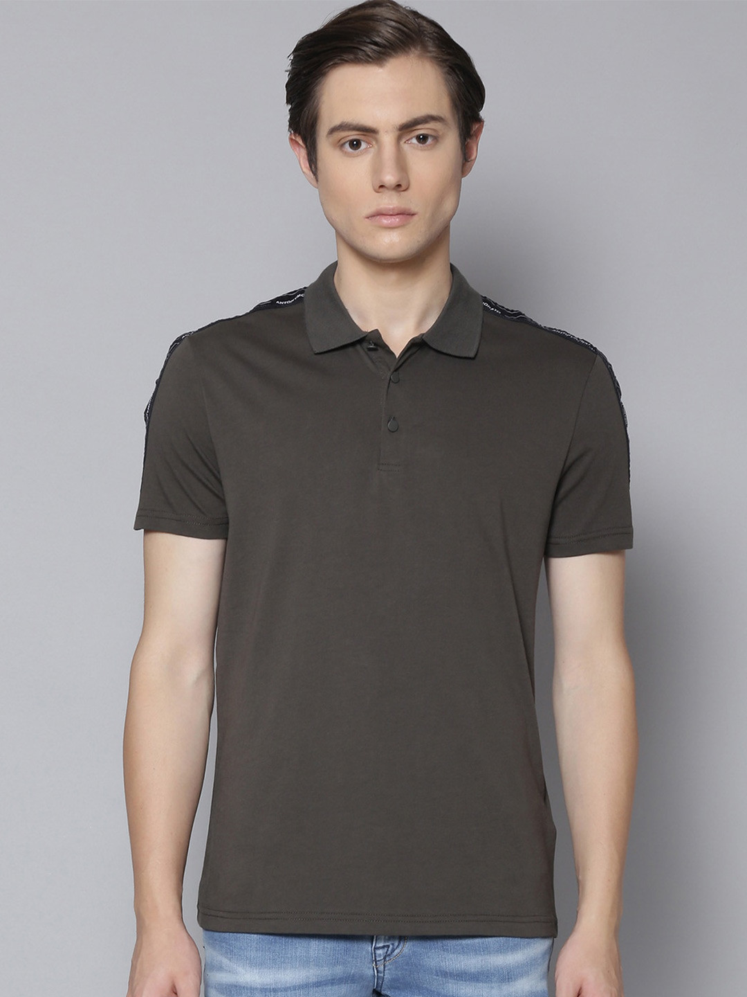

Antony Morato Men Olive Green Pure Cotton Solid Polo Collar T-shirt