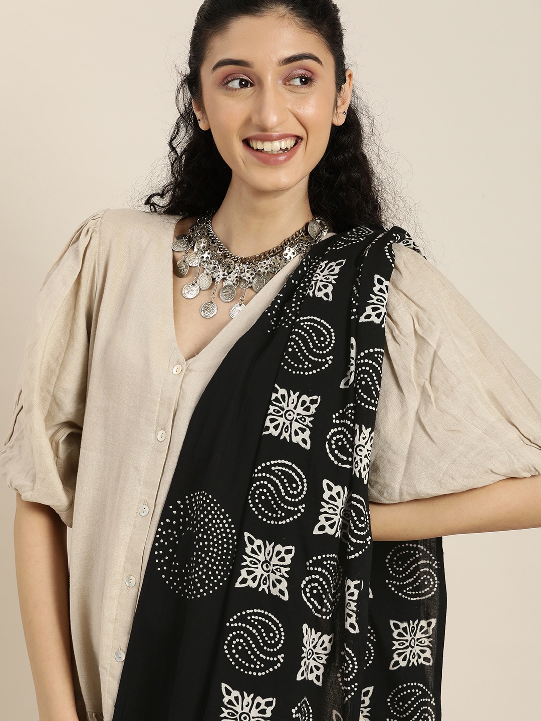 

Taavi Black & Off White Chuna Patri Hand Block Print Pure Cotton Dupatta