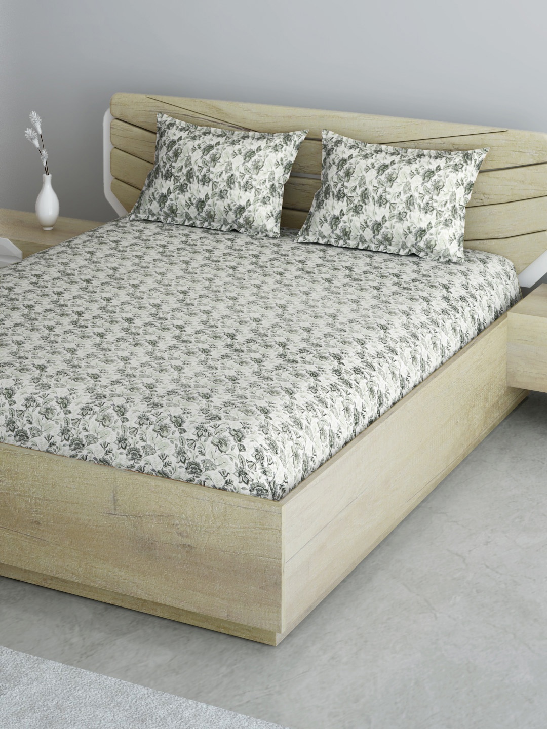 

Aura White & Green Ethnic Motifs 144 TC Queen Bedsheet with 2 Pillow Covers