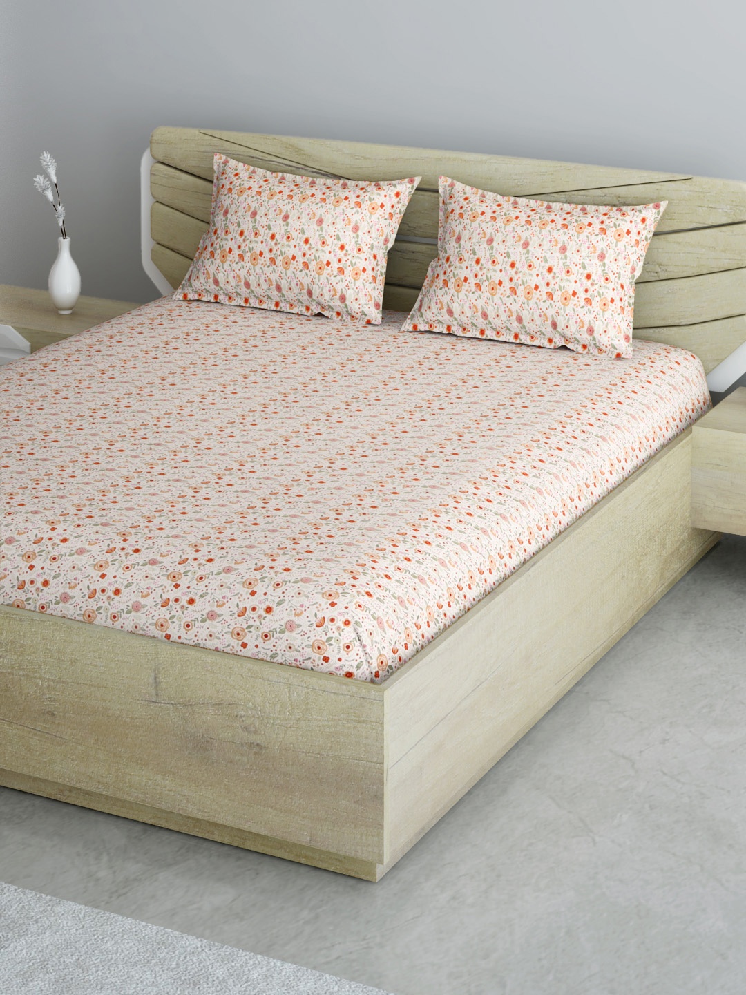 

Aura Beige & Red Floral 144 TC GSM 120 Queen Bedsheet with 2 Pillow Covers
