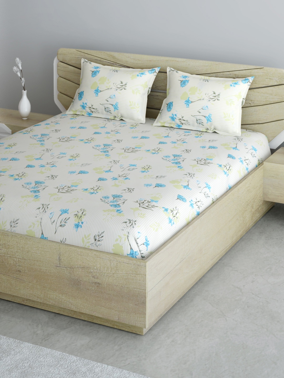 

Aura White & Blue Floral 144 TC 120 GSM Queen Bedsheet with 2 Pillow Covers