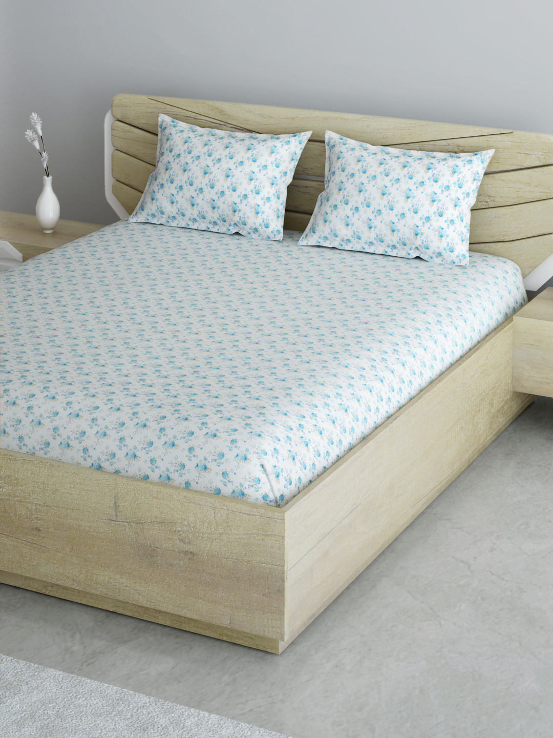 

Aura White & Blue Floral Print 144 TC 120 GSM Cotton Queen Bedsheet with 2 Pillow Covers