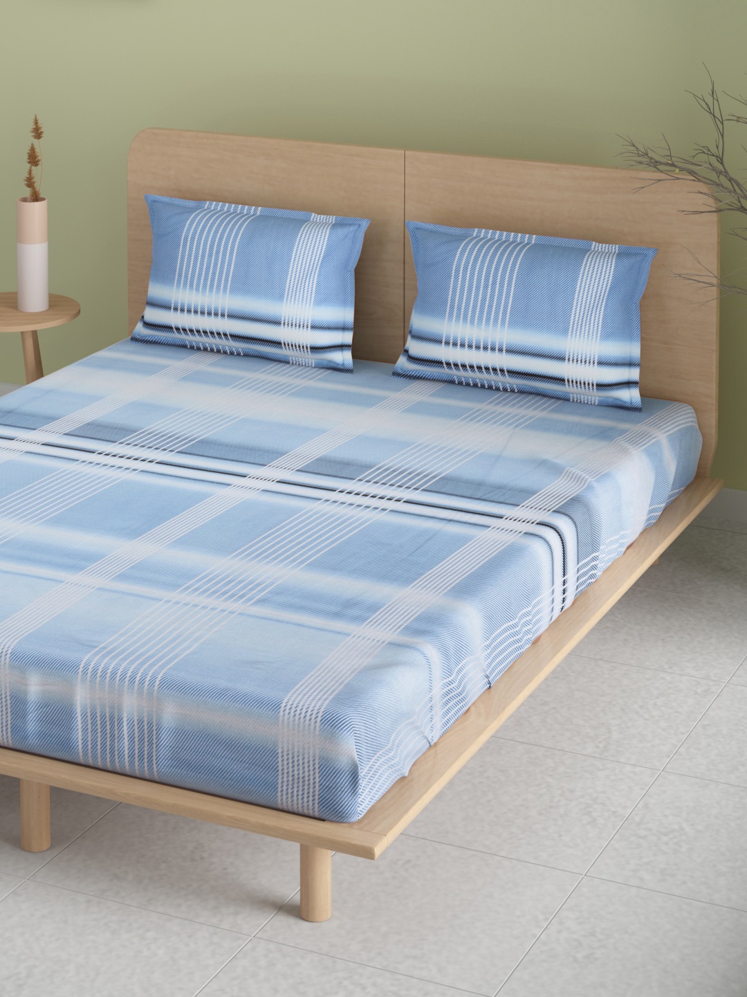 

Aura Blue & White Checked 144 TC 120 GSM Cotton Queen Bedsheet with 2 Pillow Covers