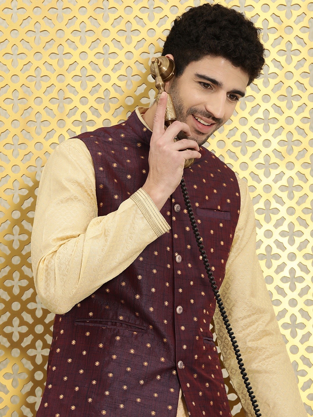 

Ode by House of Pataudi Men Maroon & Golden Woven Design Jashn Nehru Jacket