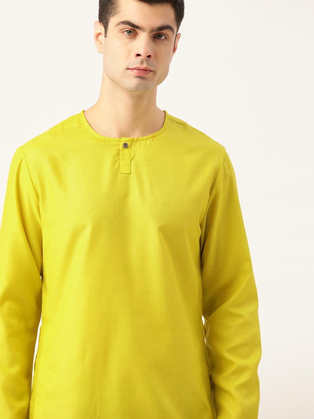 

Ode by House of Pataudi Men Yellow Solid Rozana Kurta