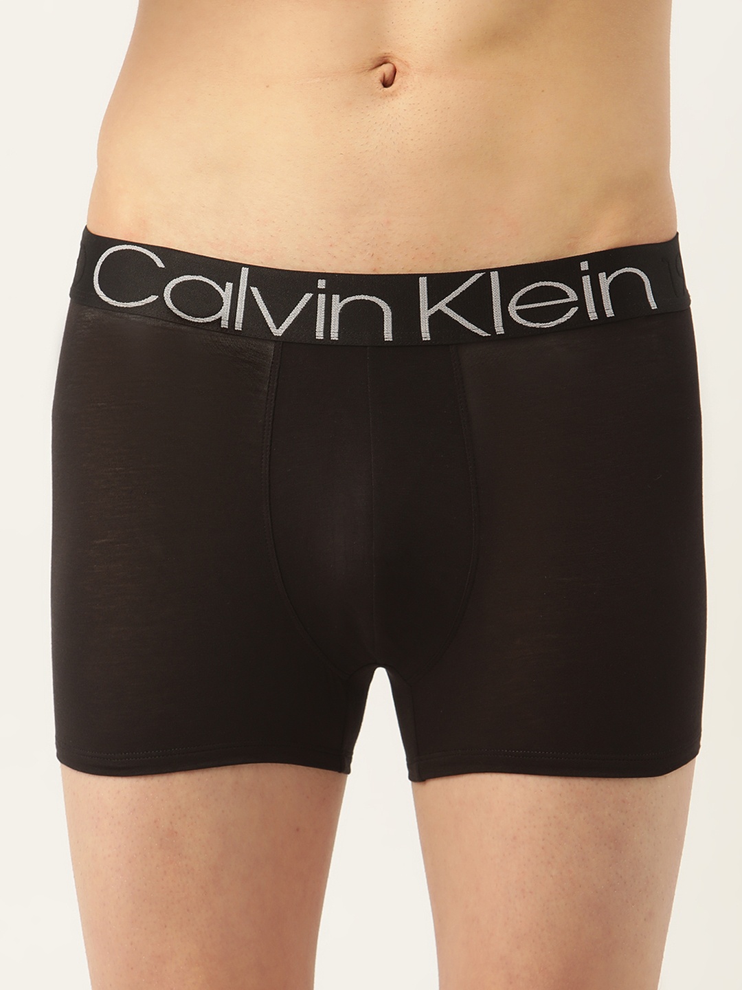 

Calvin Klein Underwear Men Black Solid Low Rise Trunk NEW-NB1565-001-001