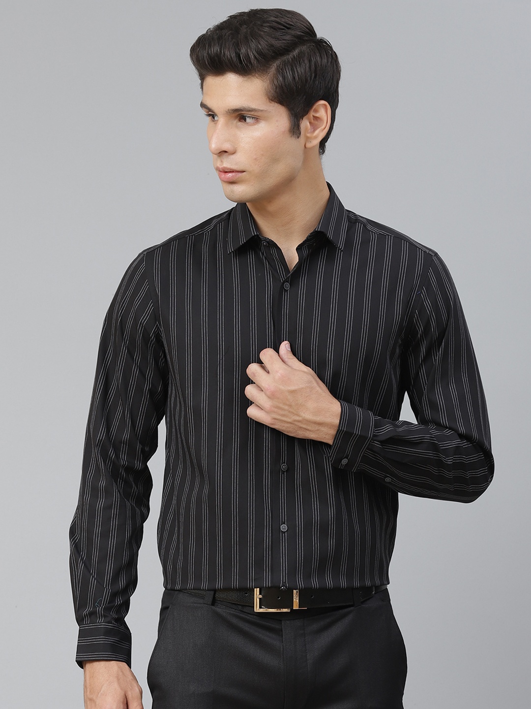 

Arrow New York Men Black & White Pure Cotton Slim Fit Striped Formal Shirt