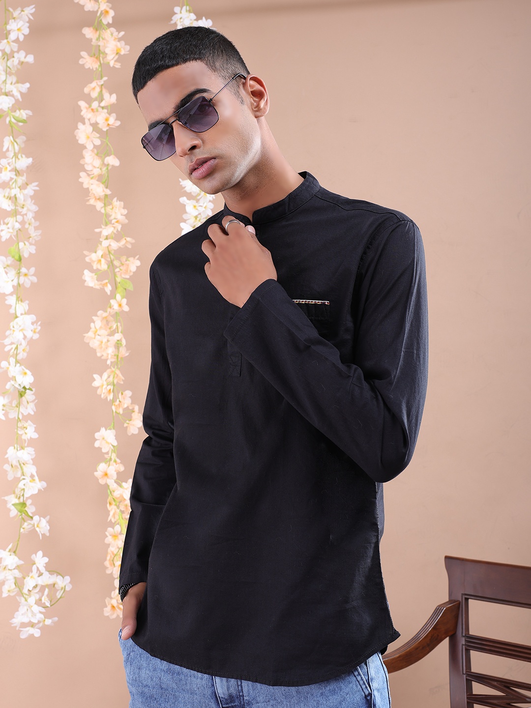 

The Indian Garage Co Men Black Solid Short Kurta