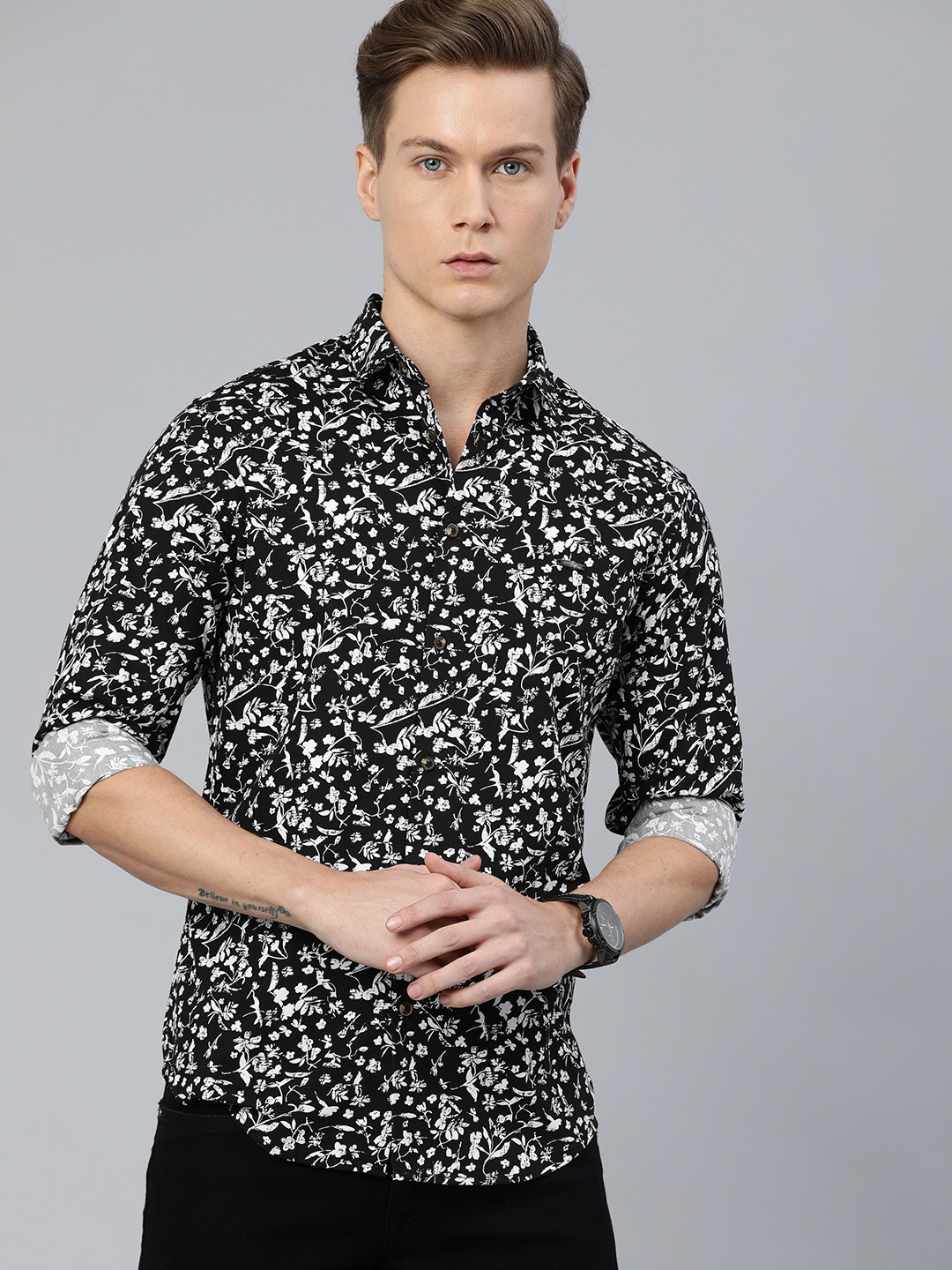 

The Indian Garage Co Men Black Slim Fit Floral Printed Casual Shirt