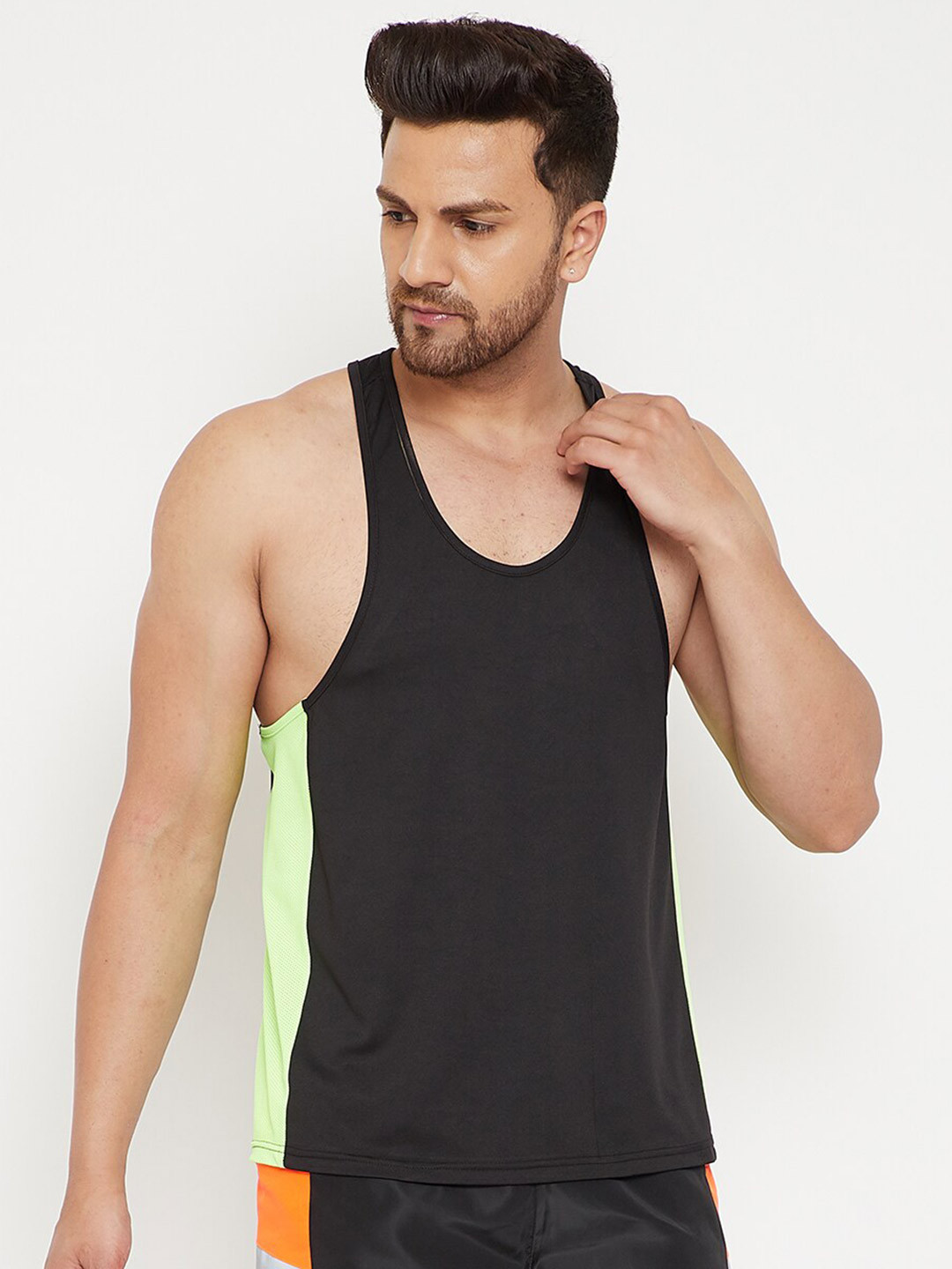 

FUGAZEE Men Black Solid Round Neck T-shirt