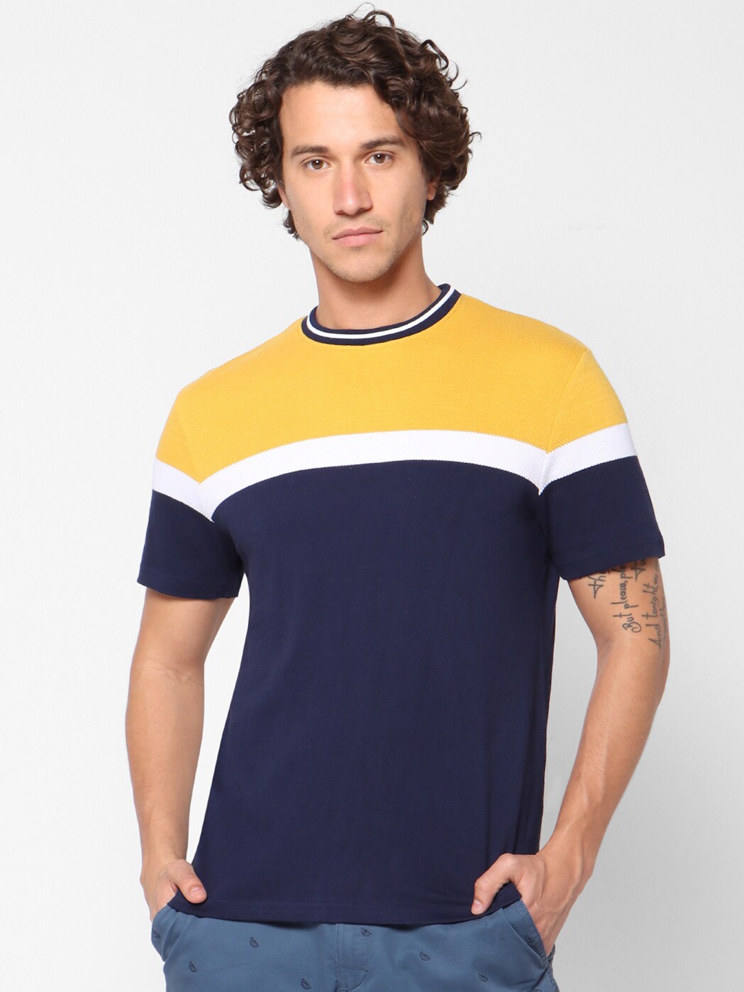 

Celio Men Navy Blue Yellow Colourblocked Round Neck Pure Cotton T-shirt