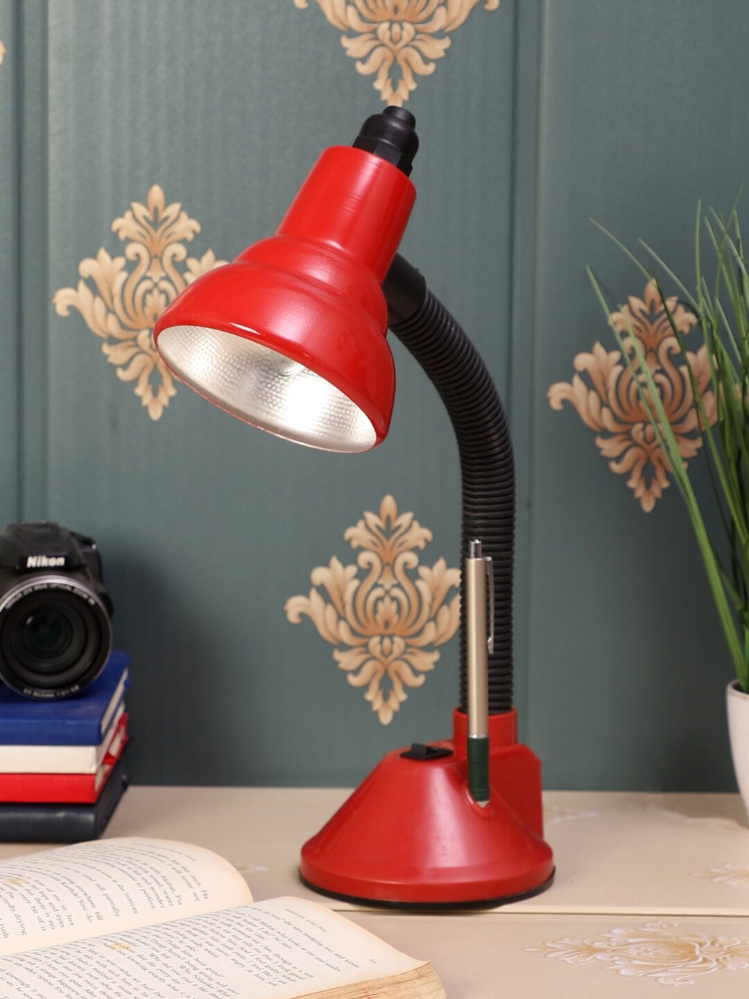 

MFD HOME FURNISHING Red & Black Colourblocked Traditional Study Lamp