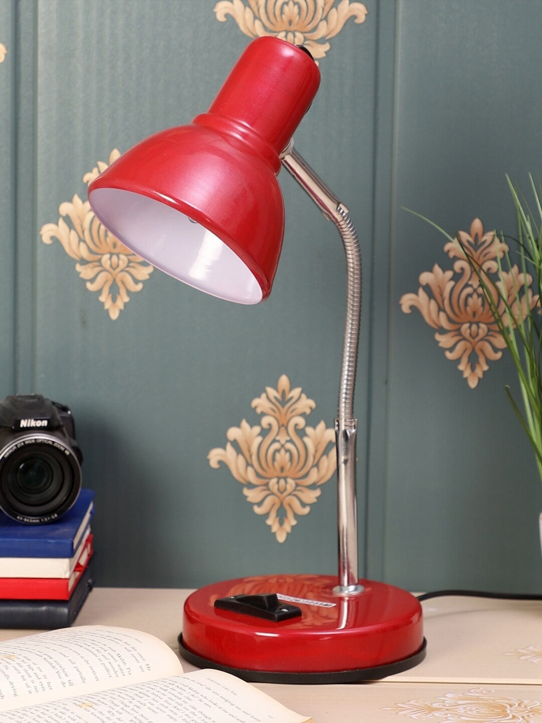 

MFD HOME FURNISHING Red Solid Traditional Table Lamp