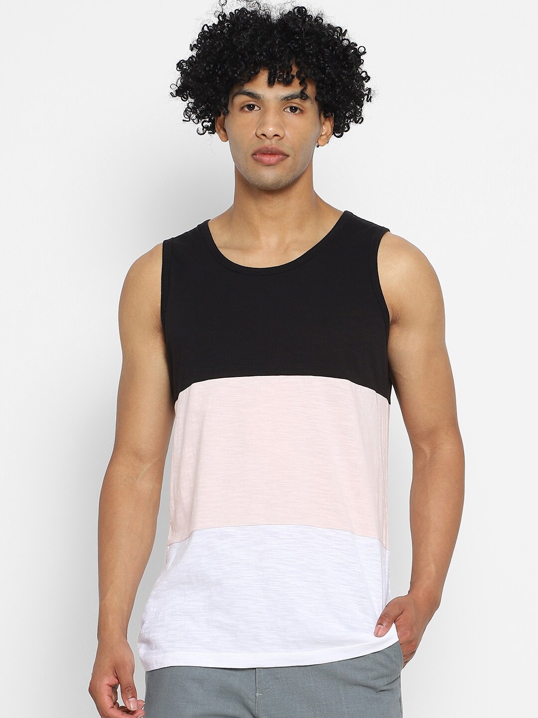 

FOREVER 21 Men White Colourblocked Scoop Neck T-shirt