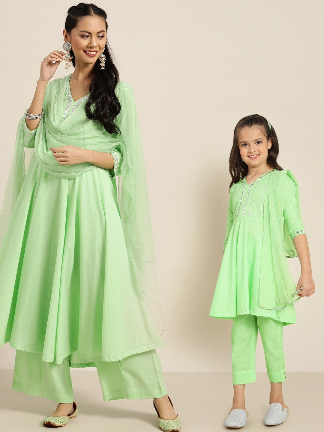 

Sangria Girls Green Yoke Design Pure Cotton A-Line Kurta With Solid Trousers