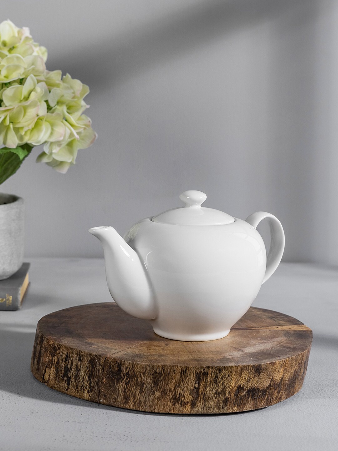 

Pure Home and Living Cream-Coloured Solid Porcelain Tea Pot with Lid