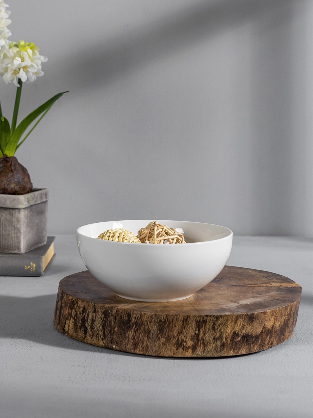 

Pure Home and Living Set of 4 White Porcelain Large Coupe Cereal Bowls