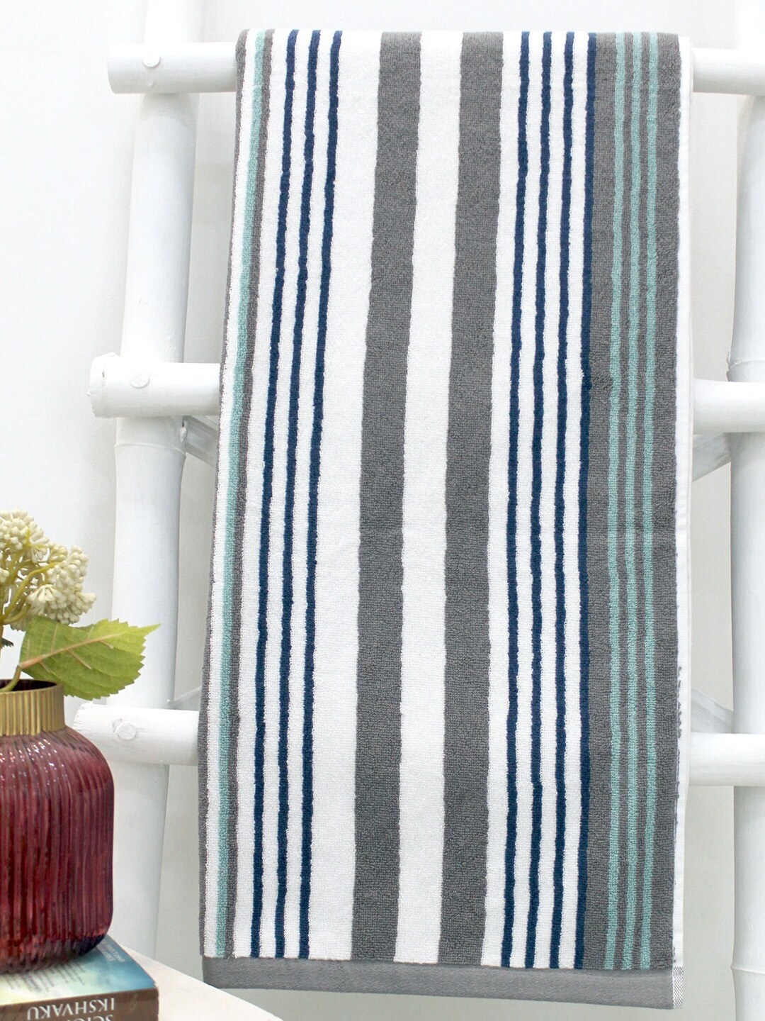 

AVI Living Green & Grey Striped 550 GSM Bath Towel