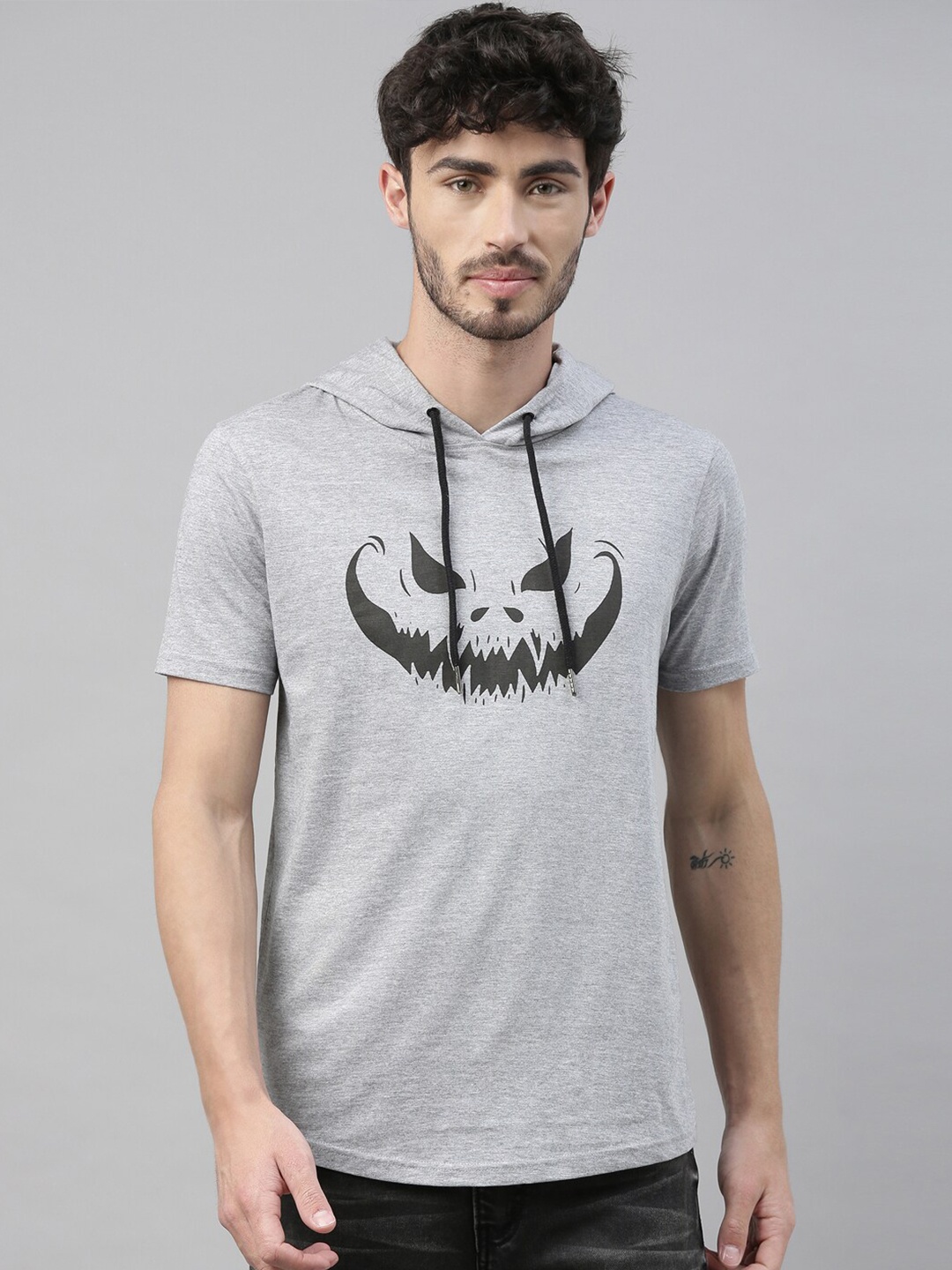 

Bushirt Men Grey Melange Printed Hooded T-shirt