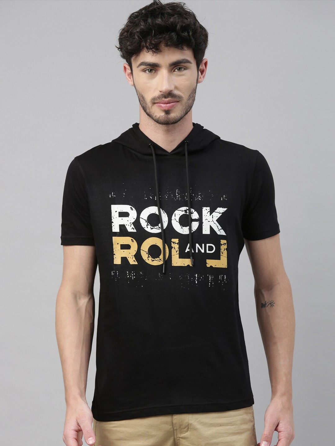 

Bushirt Men Black Printed Hooded T-shirt