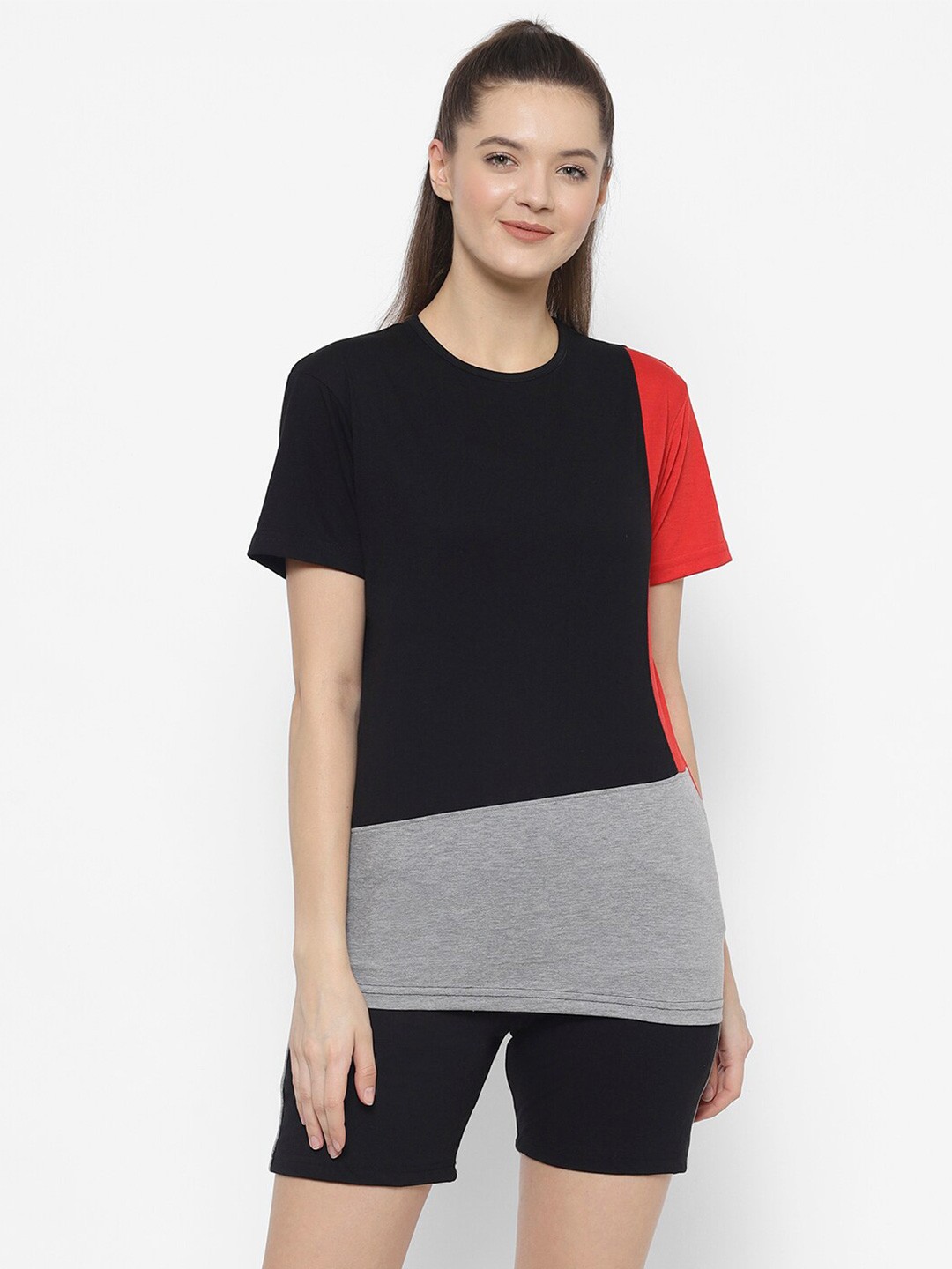 

VIMAL JONNEY Women Black & Grey Colourblocked Night suit