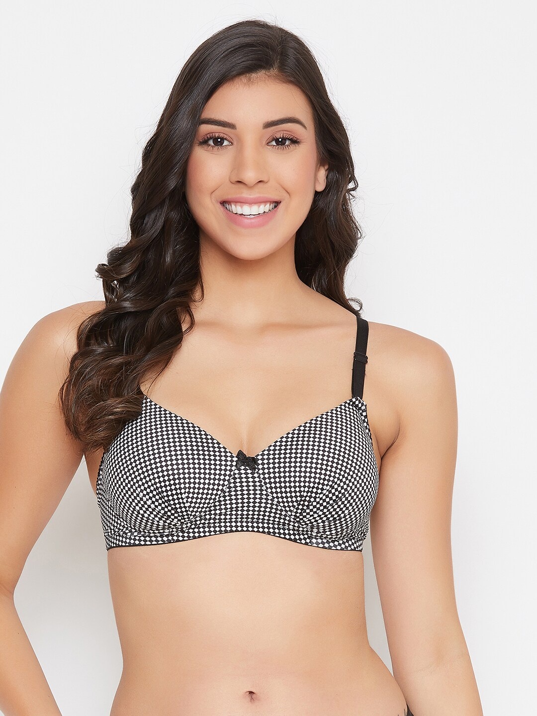 

Clovia Black & White Printed Non-Wired Lightly Padded T-shirt Bra BR0935X1336E