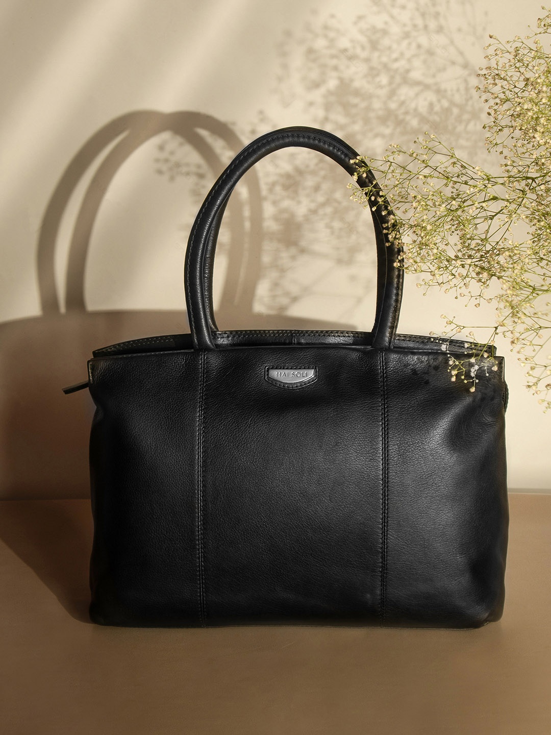 

MAI SOLI Women Black Solid Leather Handheld Bag