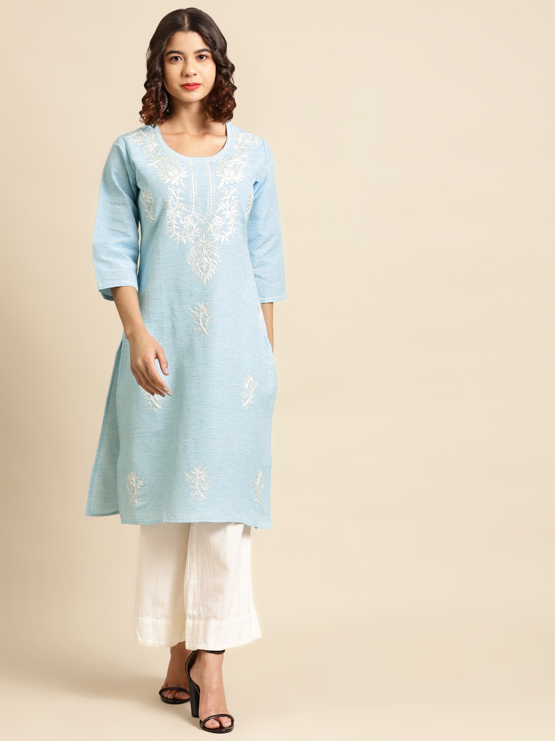 

Saadgi Women Blue & White Linen Embroidered Straight Kurta