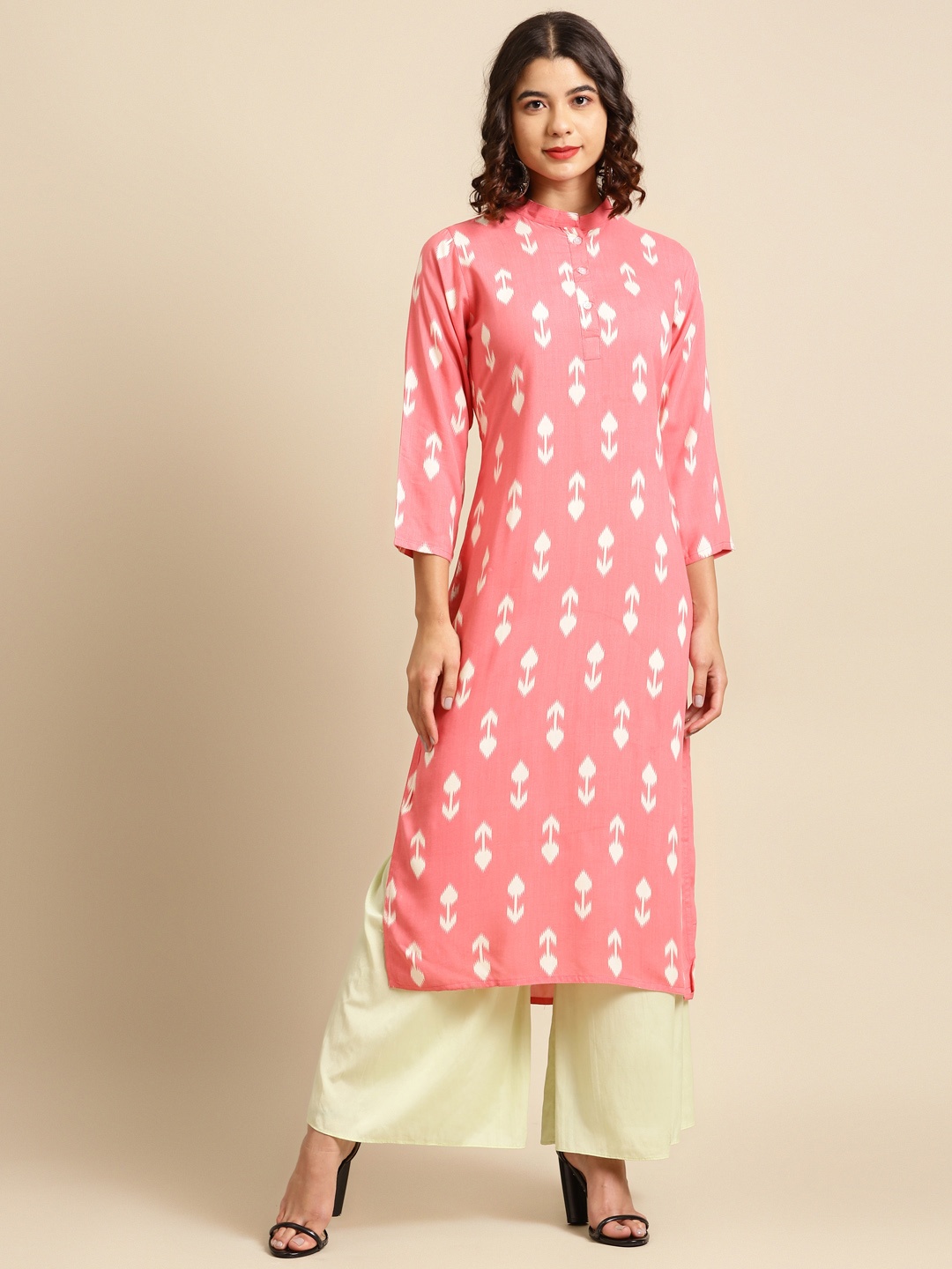 

Saadgi Women Pink & Off White Geometric Ikat Printed Kurta