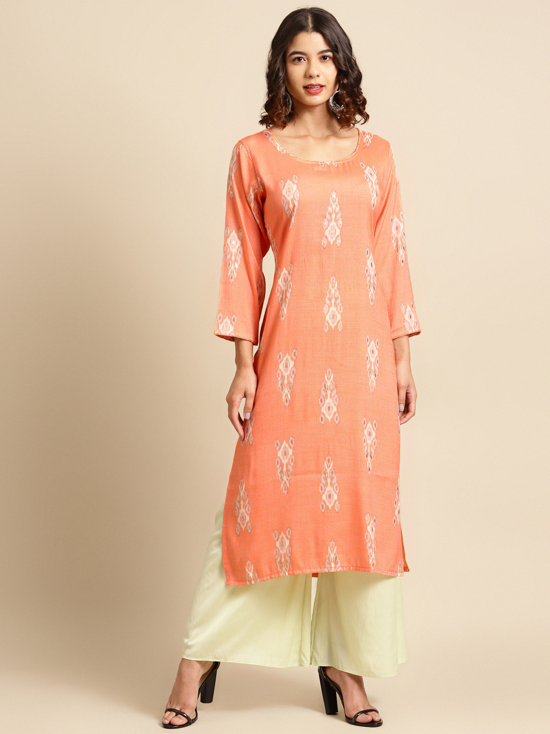 

Saadgi Women Peach-Coloured & Off White Ethnic Motifs Ikat Printed Kurta