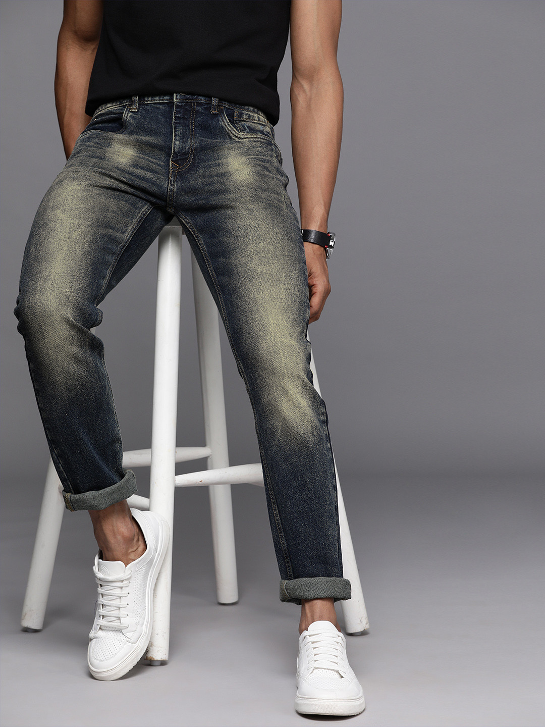 

WROGN Men Blue Slim Fit Heavy Fade Stretchable Jeans